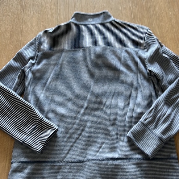 Vineyard Vines Pullover - Picture 4 of 6